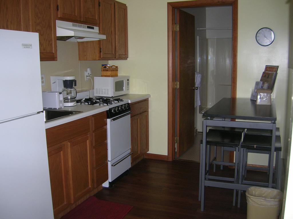 Camp Inn Lodge Oscoda Habitación foto