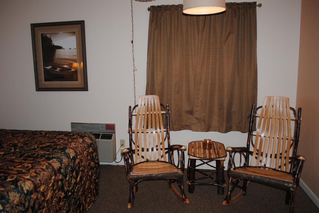 Camp Inn Lodge Oscoda Habitación foto