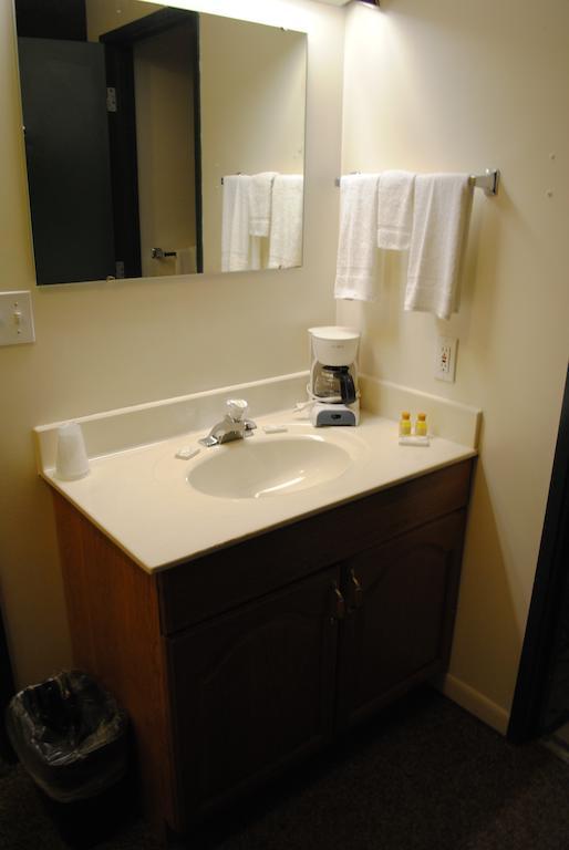 Camp Inn Lodge Oscoda Habitación foto